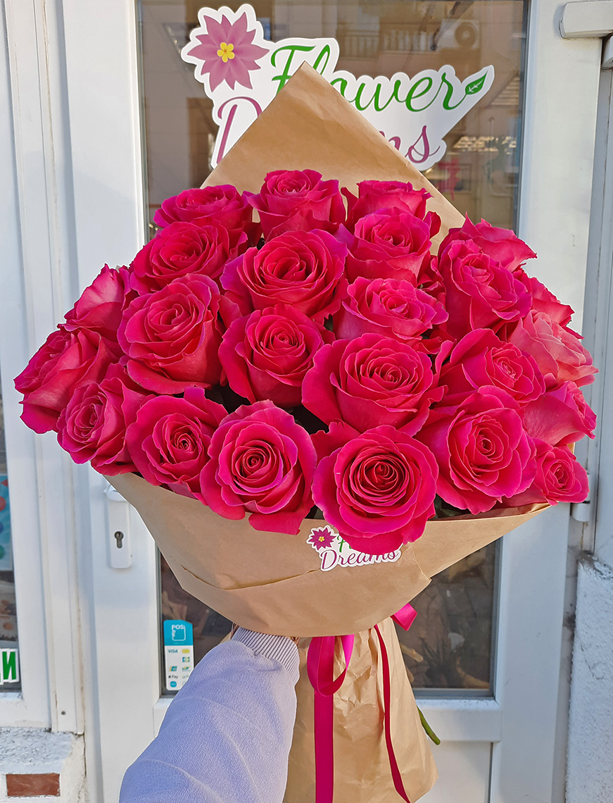 Букет от 25 ароматни рози • Магазин за цветя Flower Dreams, Варна.